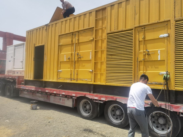 盐边除了负载情况和发动机维护，还有哪些因素会影响 200kw 柴油发电机的油耗？